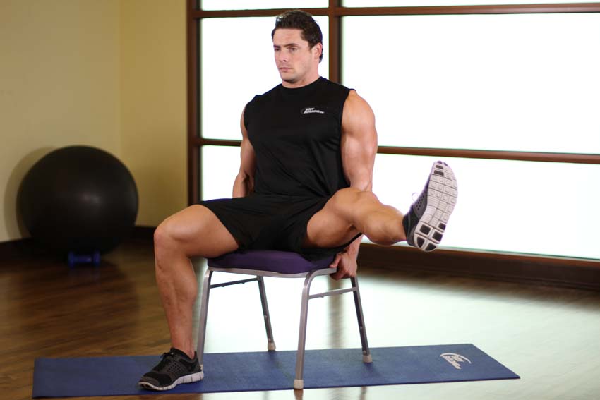 Растяжка мышц задней поверхности бедра сидя на стуле - Упражнения - DailyFit